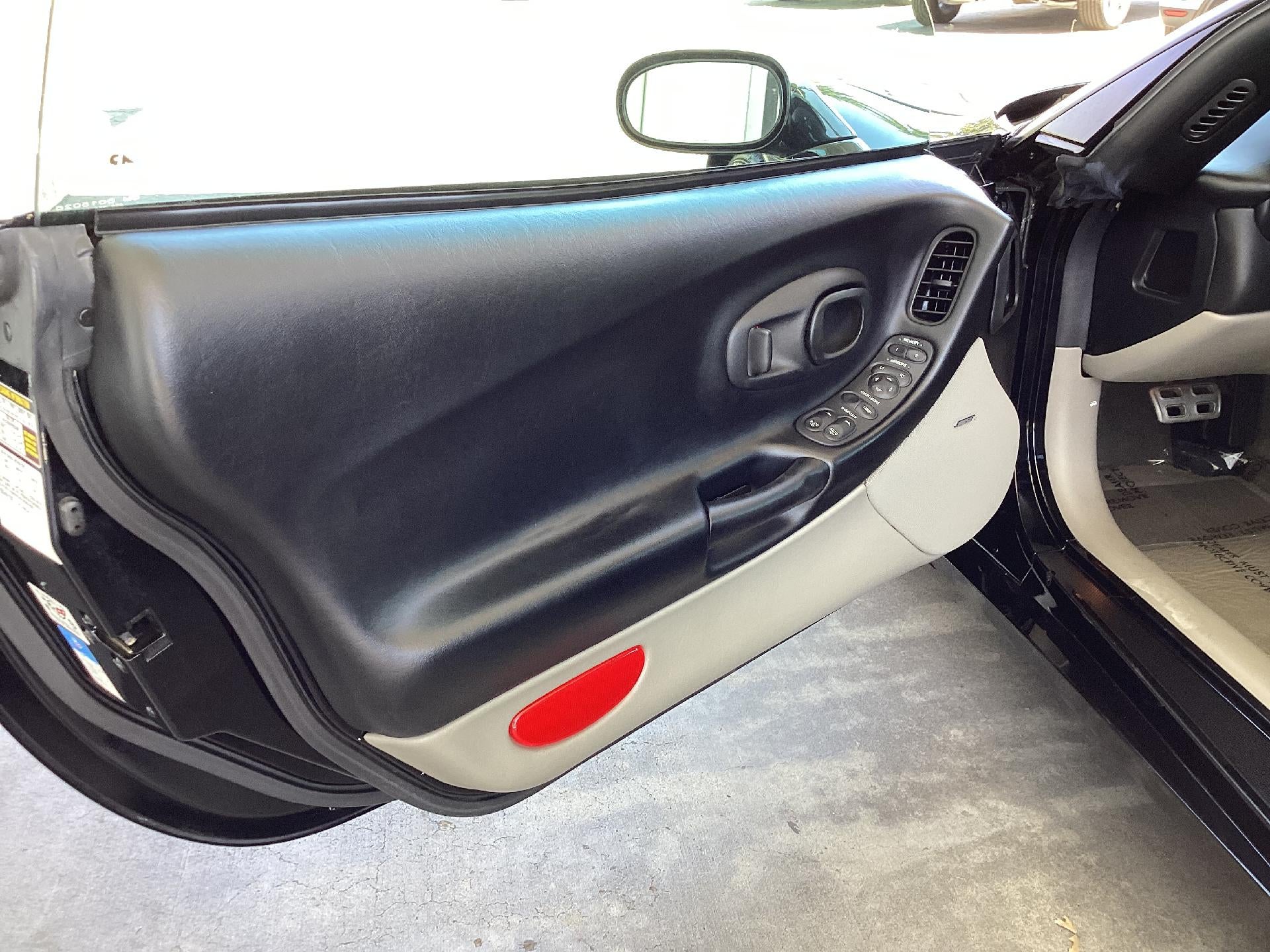 2004 Chevrolet Corvette Base