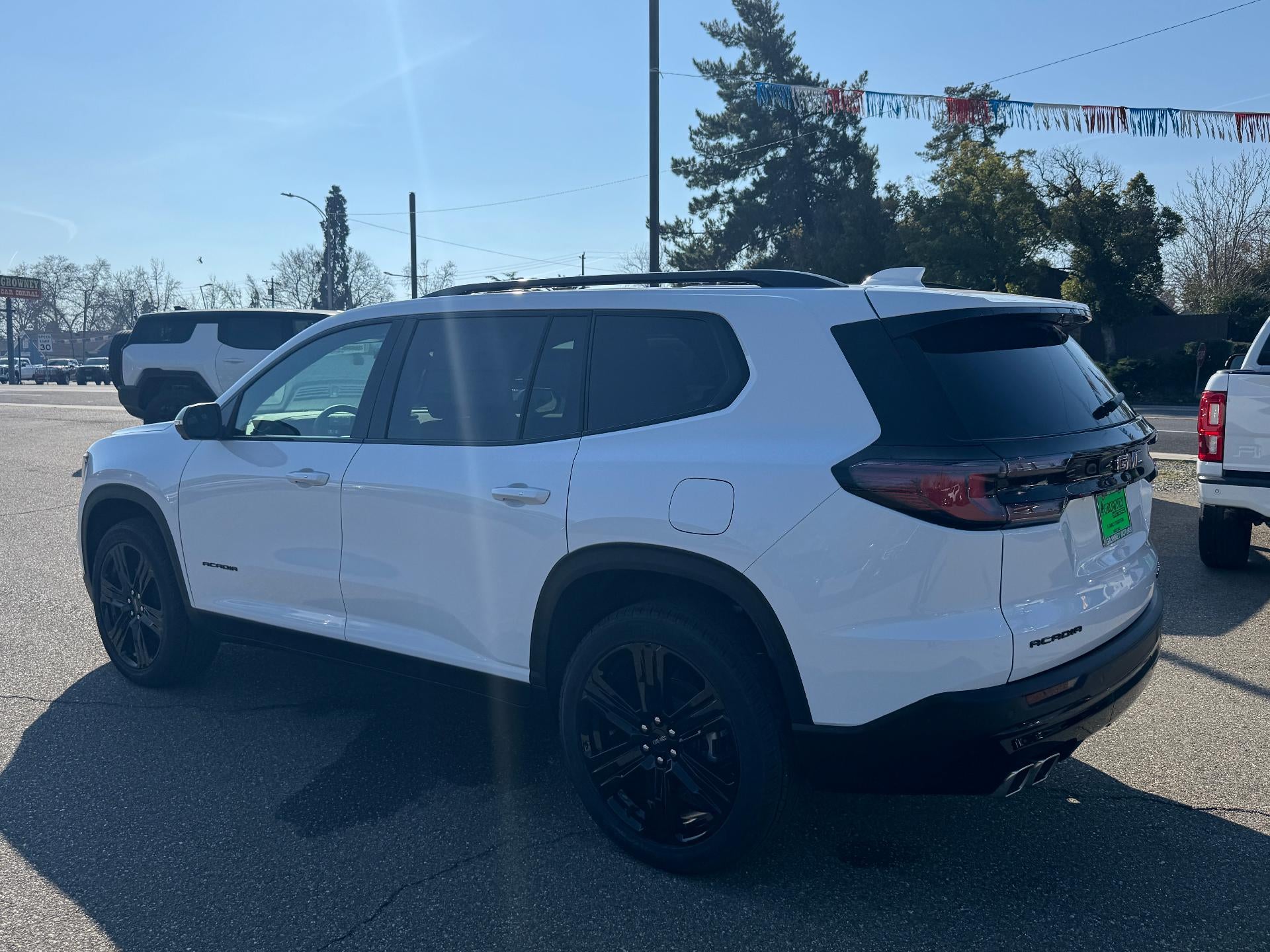 2025 GMC Acadia Elevation