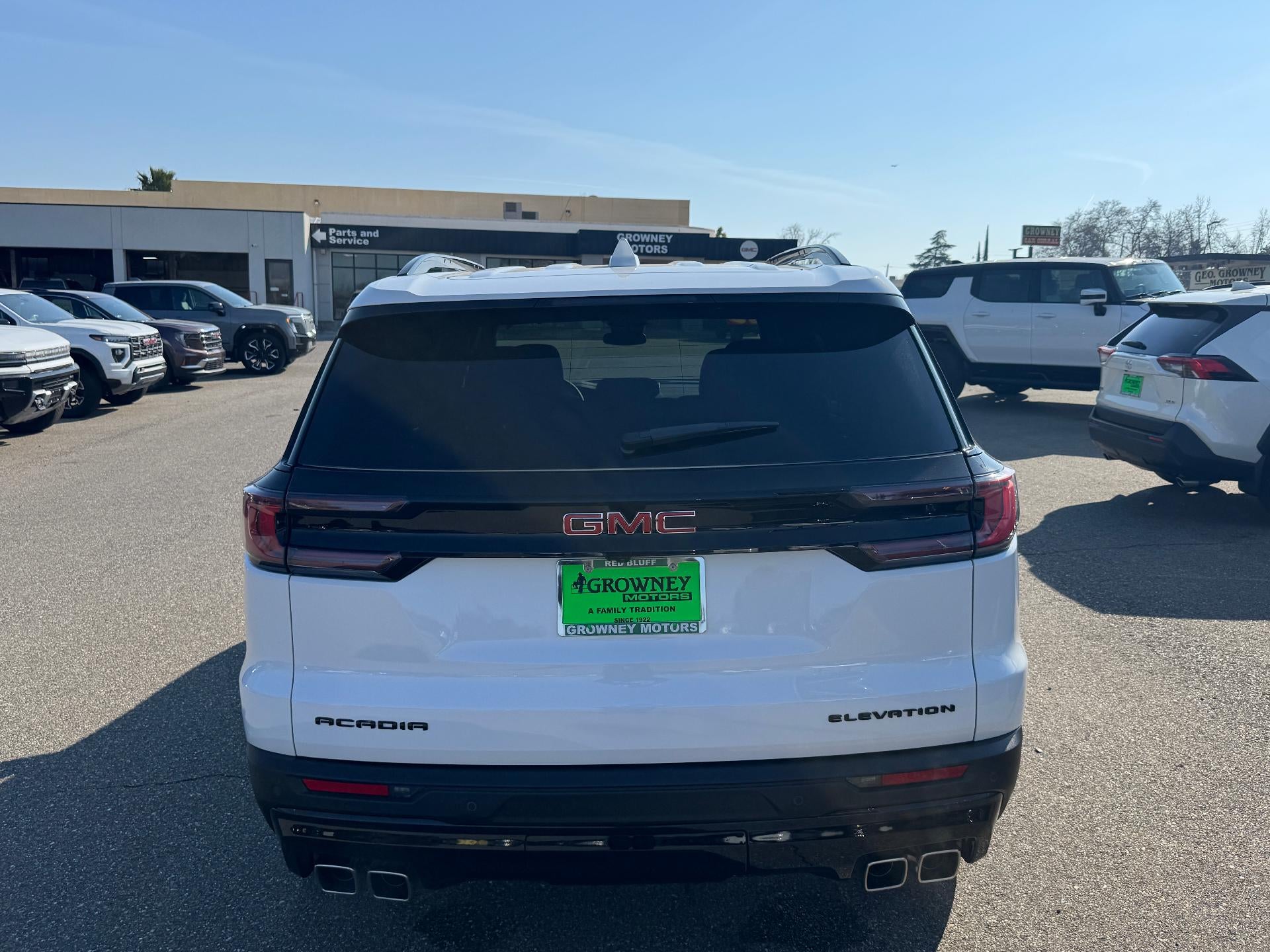 2025 GMC Acadia Elevation