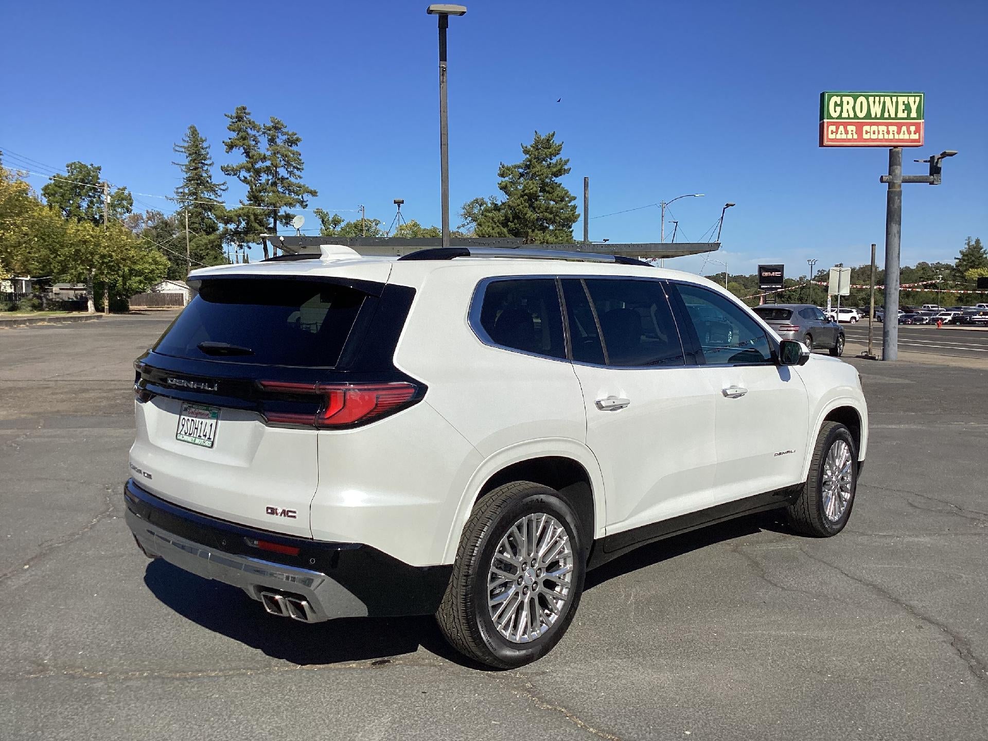 2025 GMC Acadia Denali