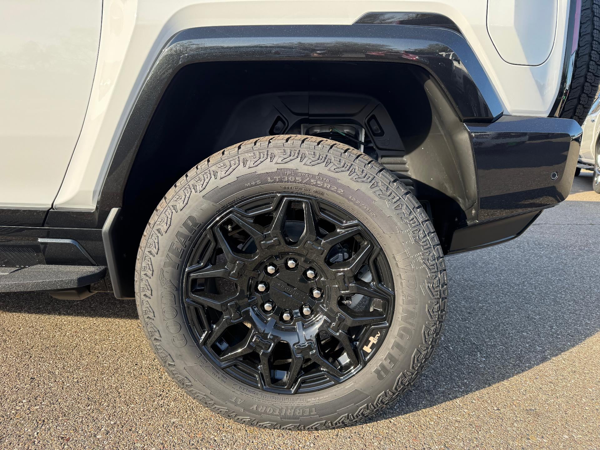 2025 GMC HUMMER EV SUV 2X