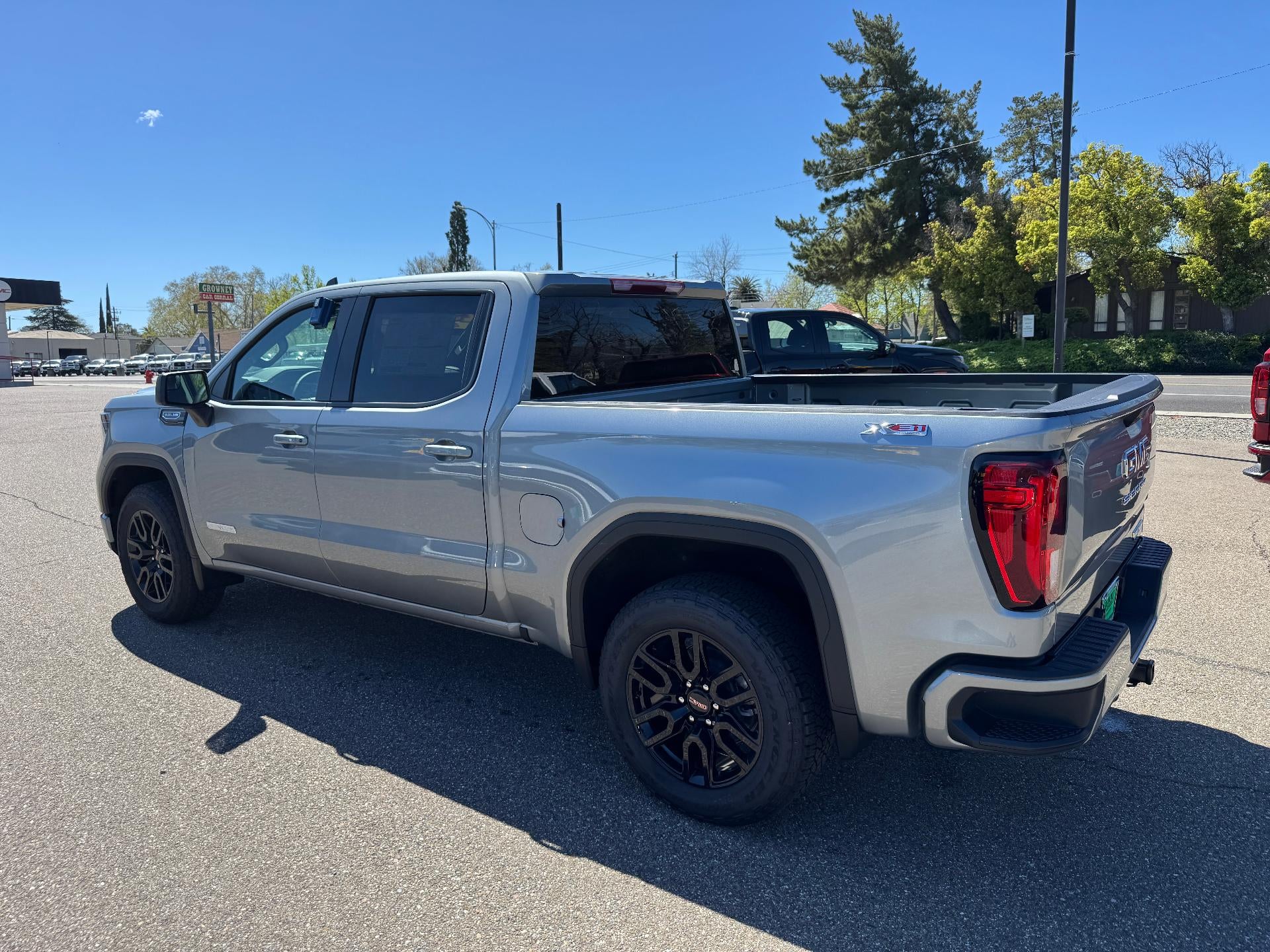2025 GMC Sierra 1500 Elevation