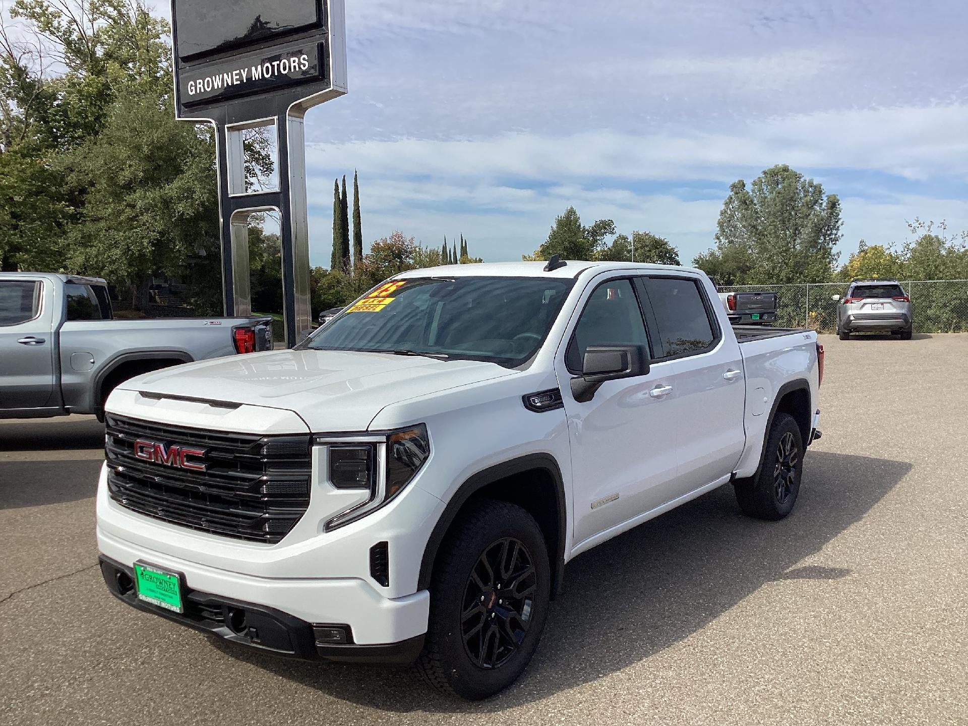 2025 GMC Sierra 1500 Elevation