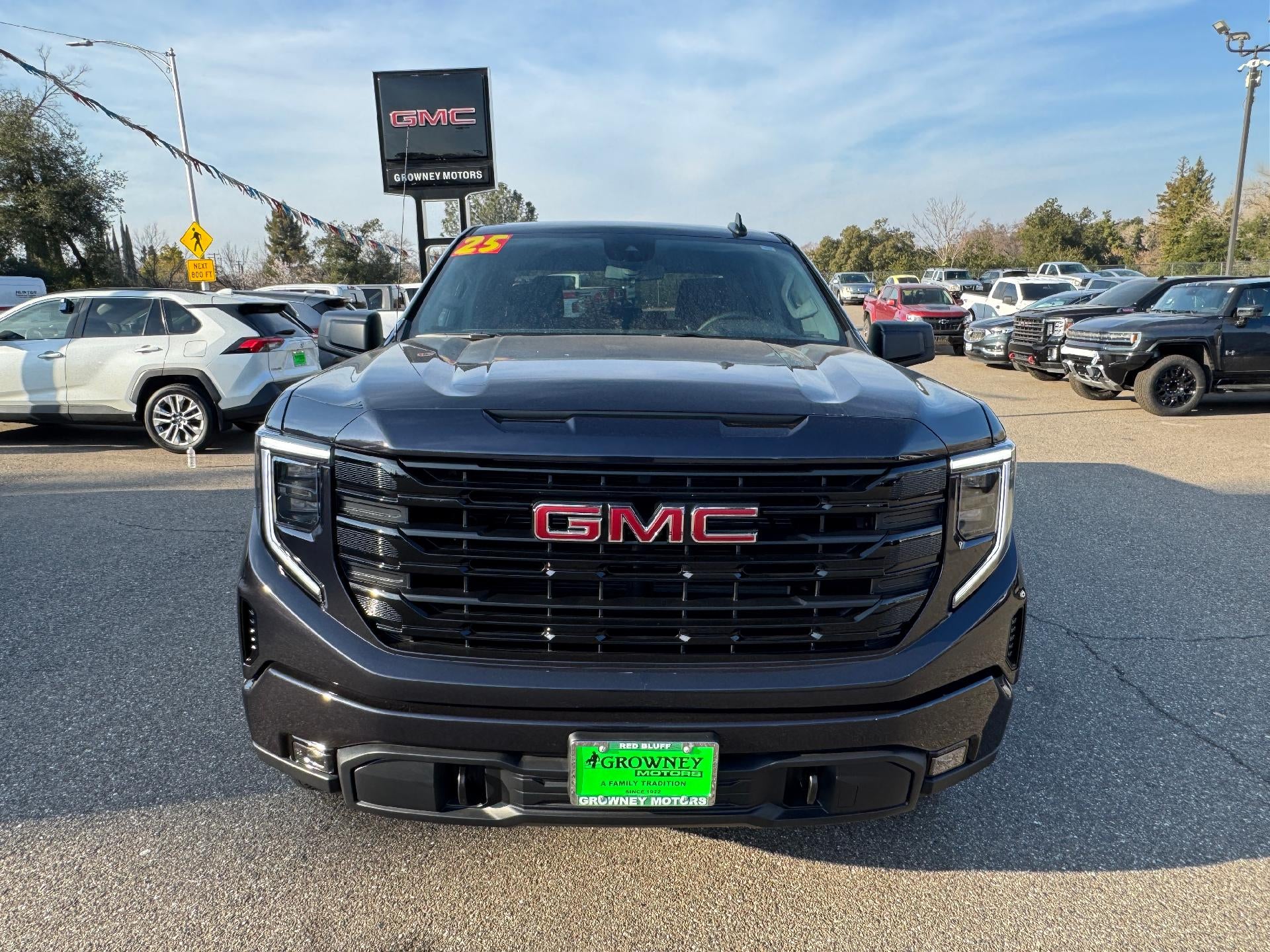 2025 GMC Sierra 1500 Elevation
