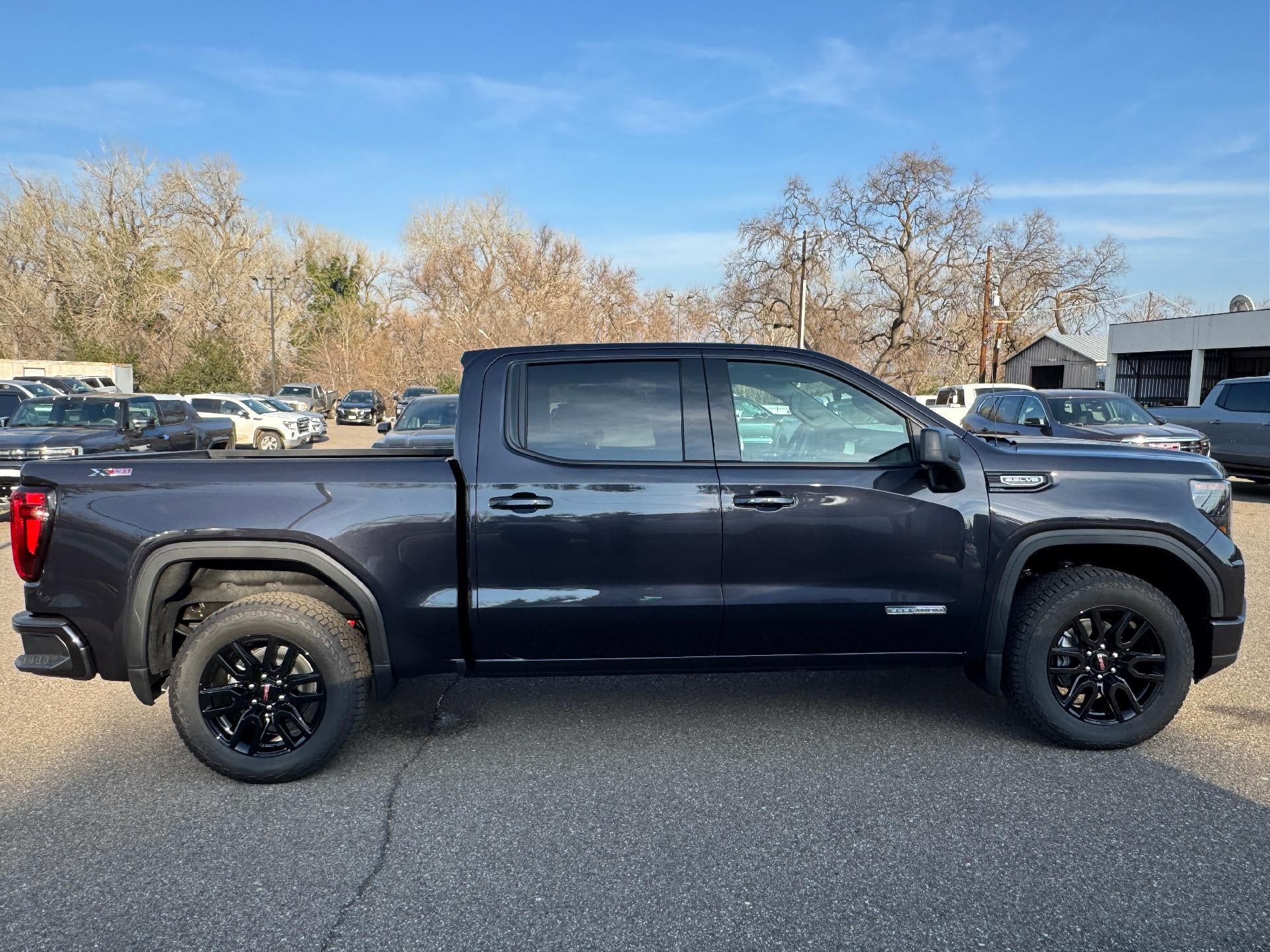 2025 GMC Sierra 1500 Elevation