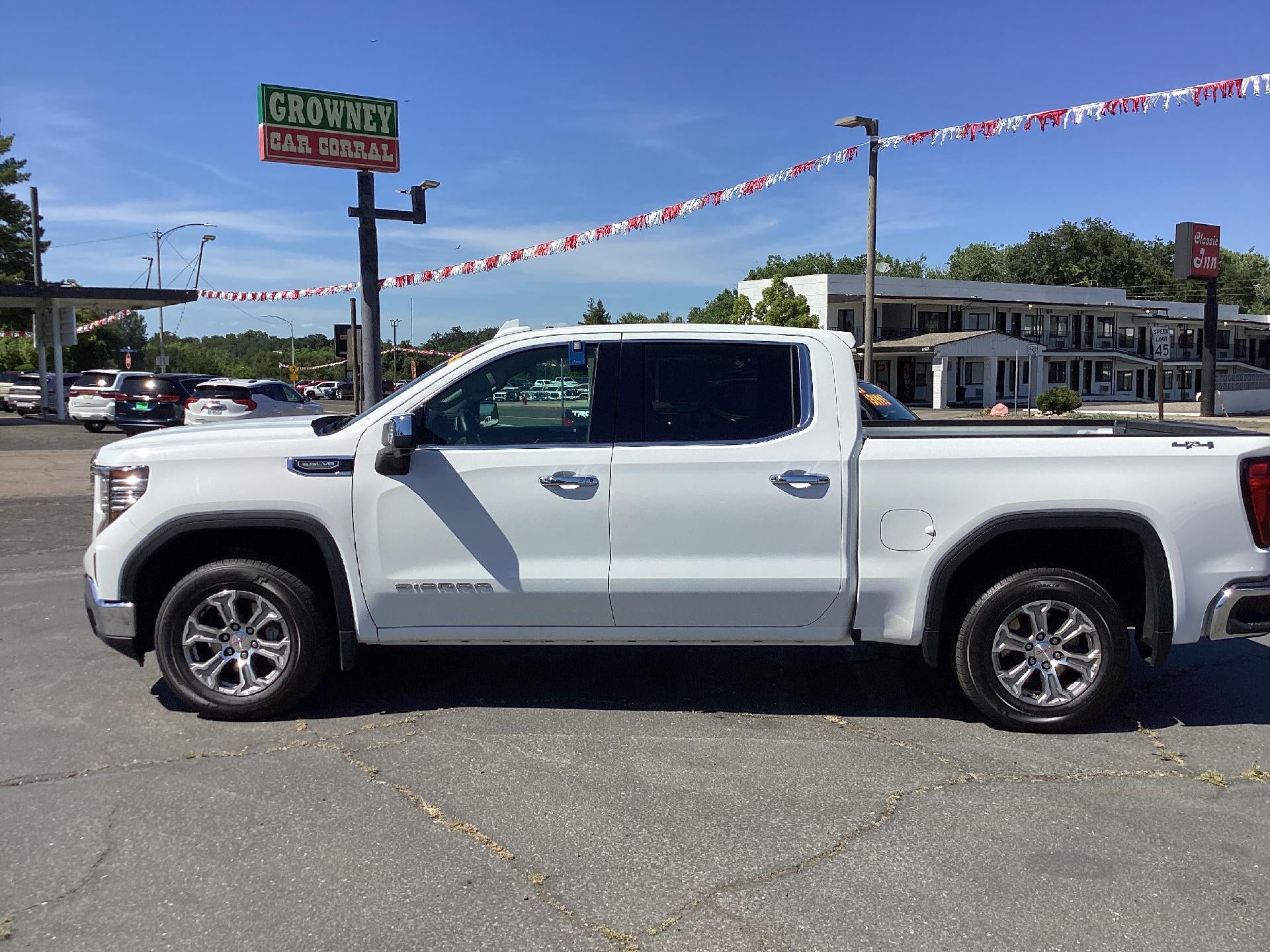 2024 GMC Sierra 1500 SLT